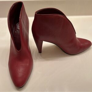 Vince Camuto Burgundy Leather Ankle Boots Size 8M.